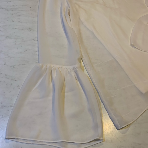 Banana Republic Cream bell sleeve blouse - Picture 3 of 4